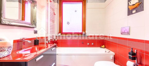 2 bedrooms Apartment in Turin, Italy No. 175576 9