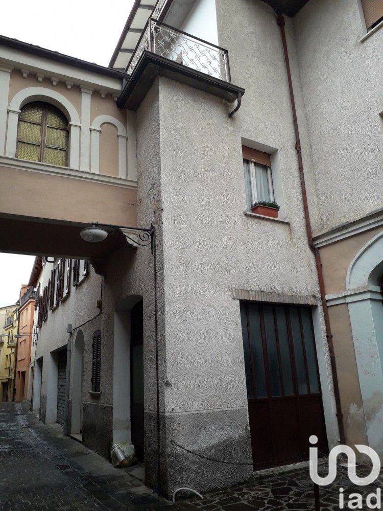 800m² Building in Gualdo Tadino, Italy No. 395843