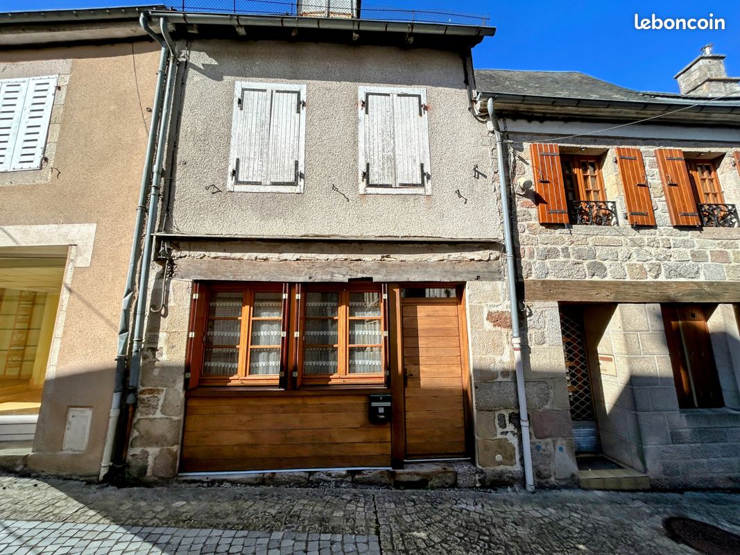 2 bedrooms House in Egletons, France No. 103054