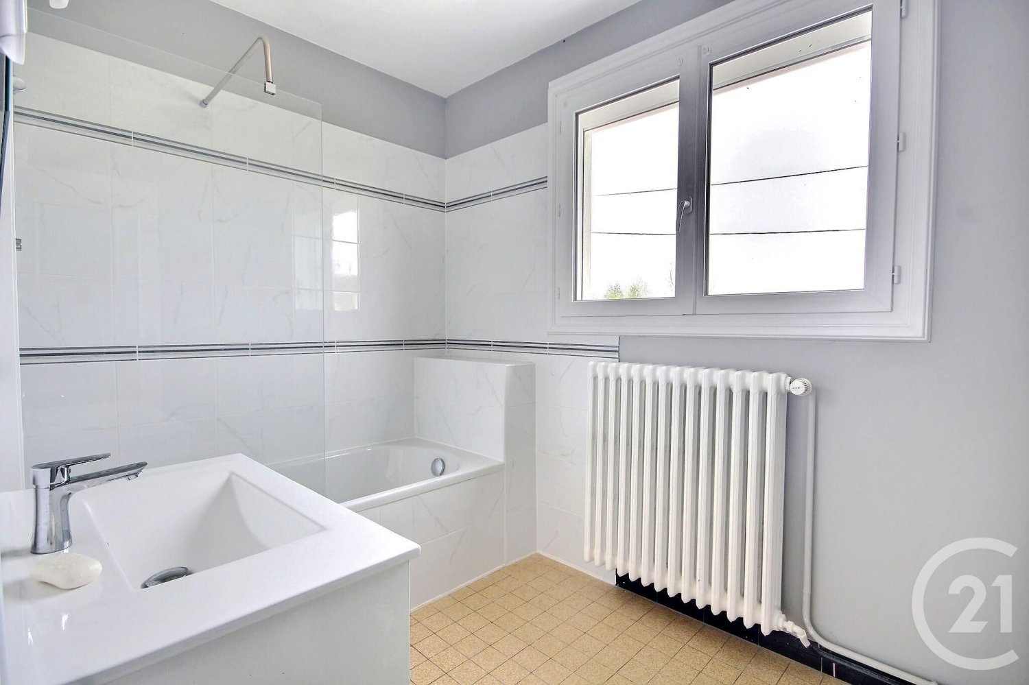 Casa de 4 dormitorios en Sezanne, France No. 71981