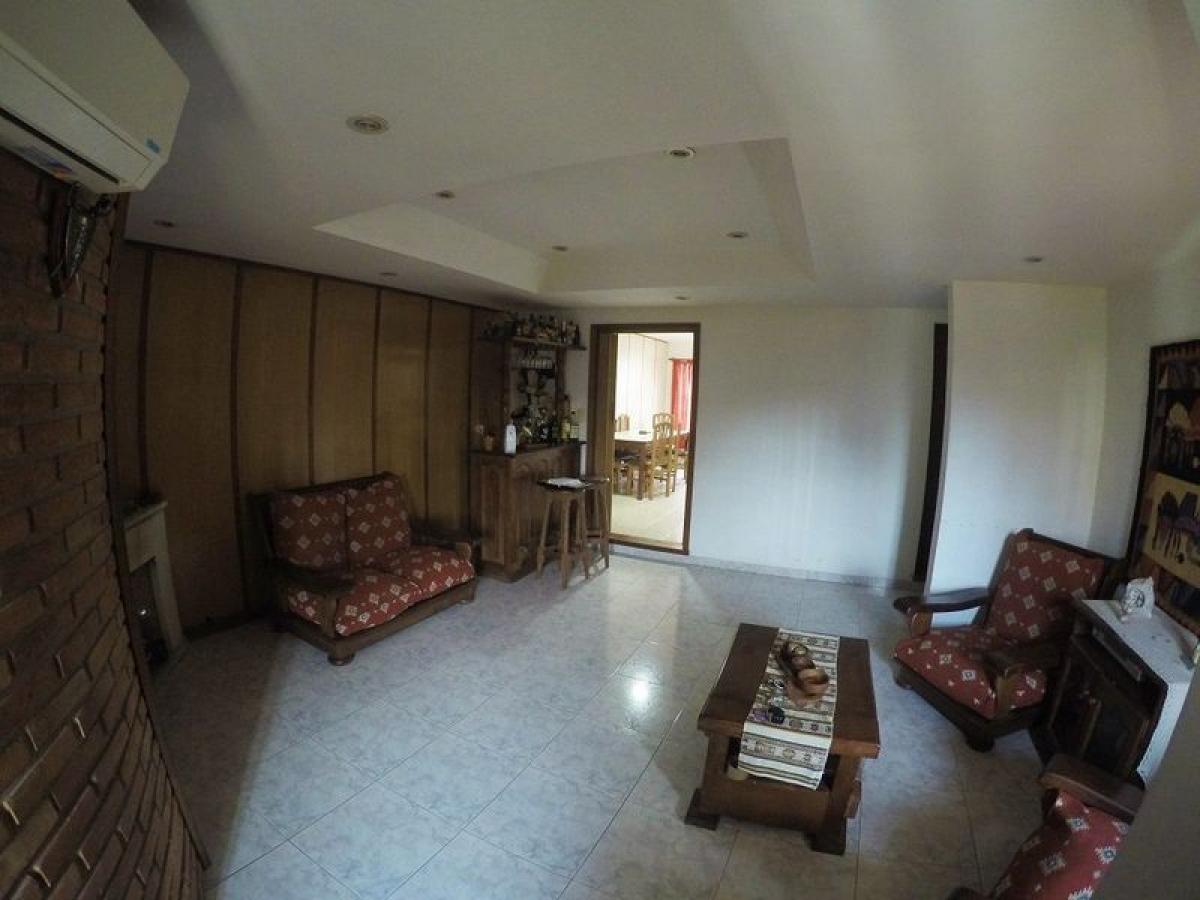 5 bedrooms House in General San Martin, Argentina No. 56584