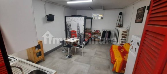 1-Zimmer Gewerbliche Immobilie in Naples, Italy, Nr. 12763 2