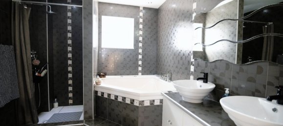 5 bedrooms Villa in Paralimni, Cyprus No. 23074 10