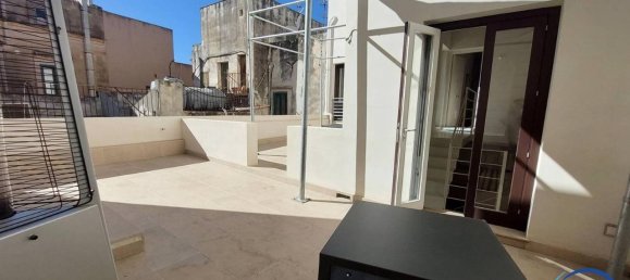 9 rooms Apartment in Trapani, Italy No. 163064 2