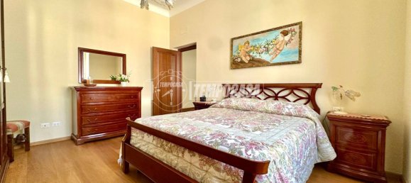 Apartamento de 4 dormitorios en Genoa, Italy No. 352413 9