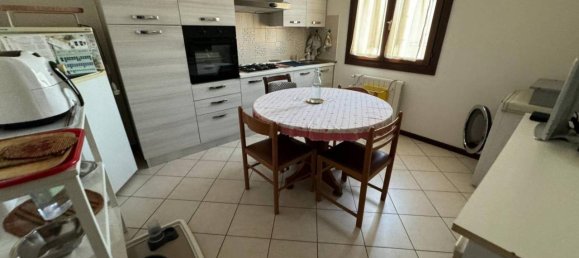 5 rooms Apartment in Mirandola, Italy No. 159717 2