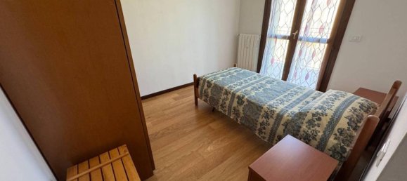 5 rooms Apartment in Mirandola, Italy No. 159717 3