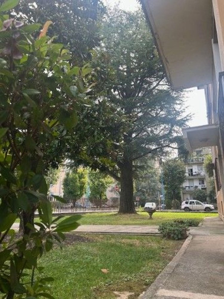 Квартира с 4 спальнями в Брешиа, Италия № 391545