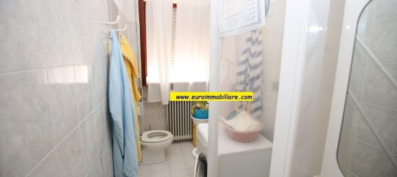 2-salle Appartement à Pineto, Italy No. 295988 13