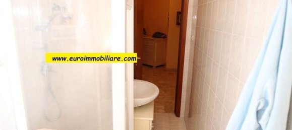 2-salle Appartement à Pineto, Italy No. 295988 12