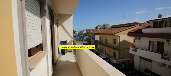 2-salle Appartement à Pineto, Italy No. 295988 3