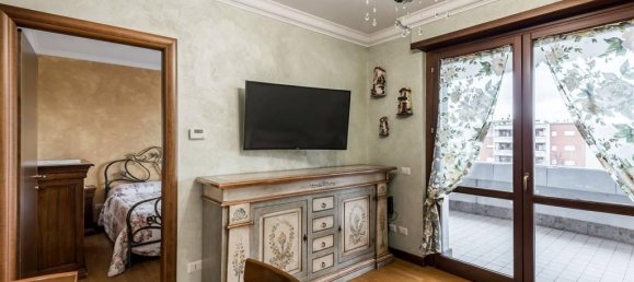 2 rooms Apartment in Rome, Italy No. 18882 3