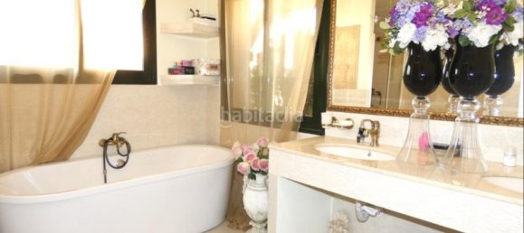 3 bedrooms Penthouse in Estepona, Spain No. 35374 4