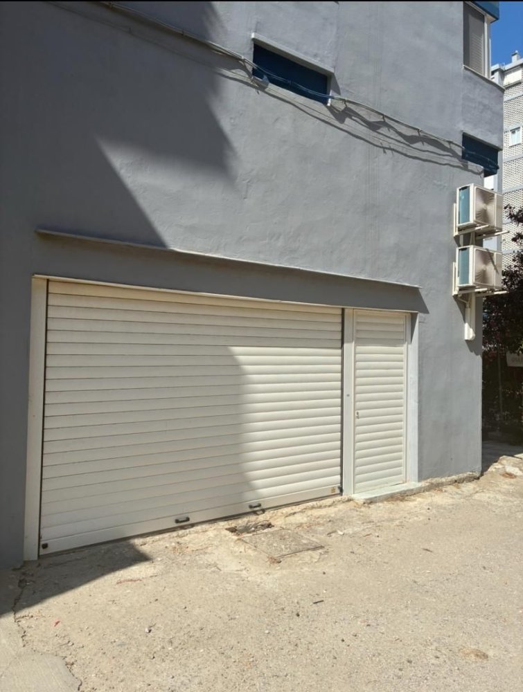 82m² Garage in Cadiz, Spain No. 141826