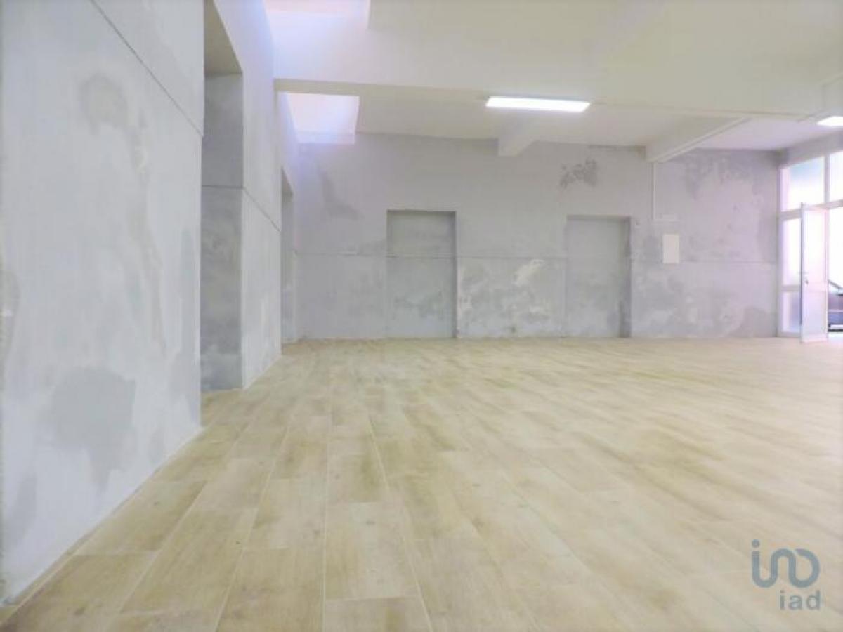 Laden in Lisbon, Portugal 142m², Nr. 8379