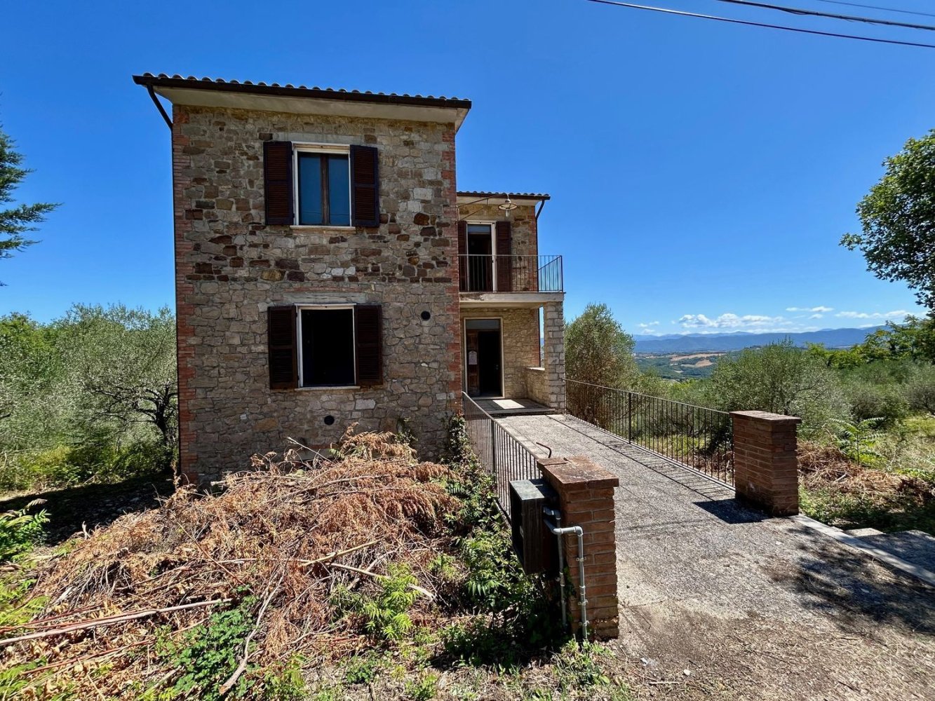 5 rooms House in Todi, Italy No. 258423