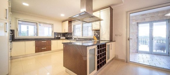 5 bedrooms Villa in Portimao, Portugal No. 18540 18