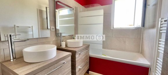 3 bedrooms House in Noisy-le-Grand, France No. 179436 8