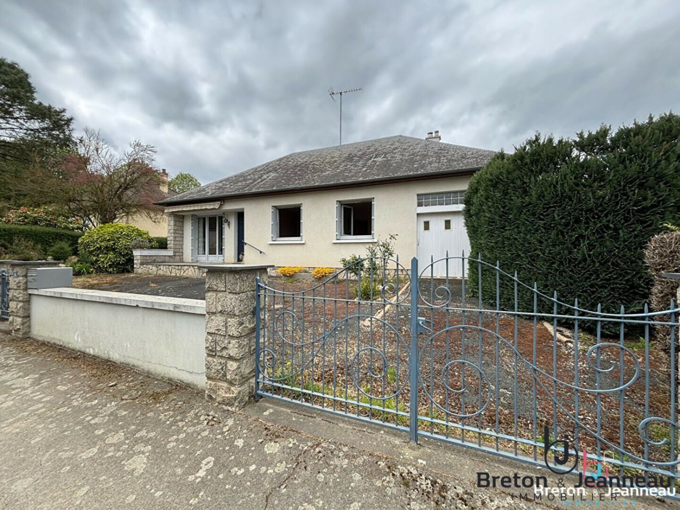 3 bedrooms House in Chateau-Gontier, France No. 357896