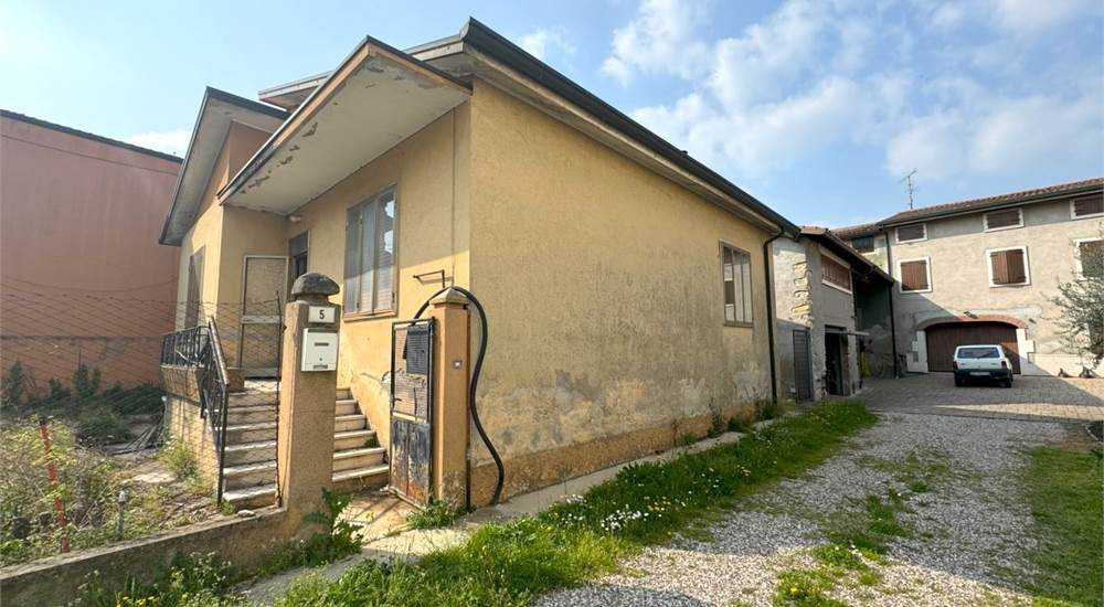 2 bedrooms House in Soave, Italy No. 312819
