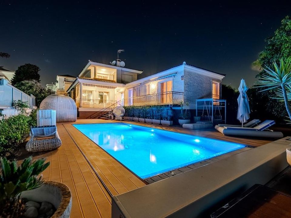 5 bedrooms Villa in Torrevieja, Spain No. 189210