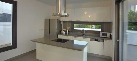 5 bedrooms Commercial property in Larnaca, Cyprus No. 18553 7