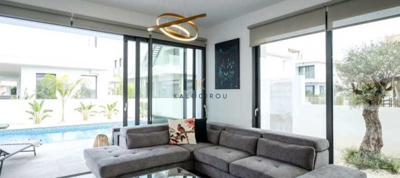 5 bedrooms Commercial property in Larnaca, Cyprus No. 18553 4