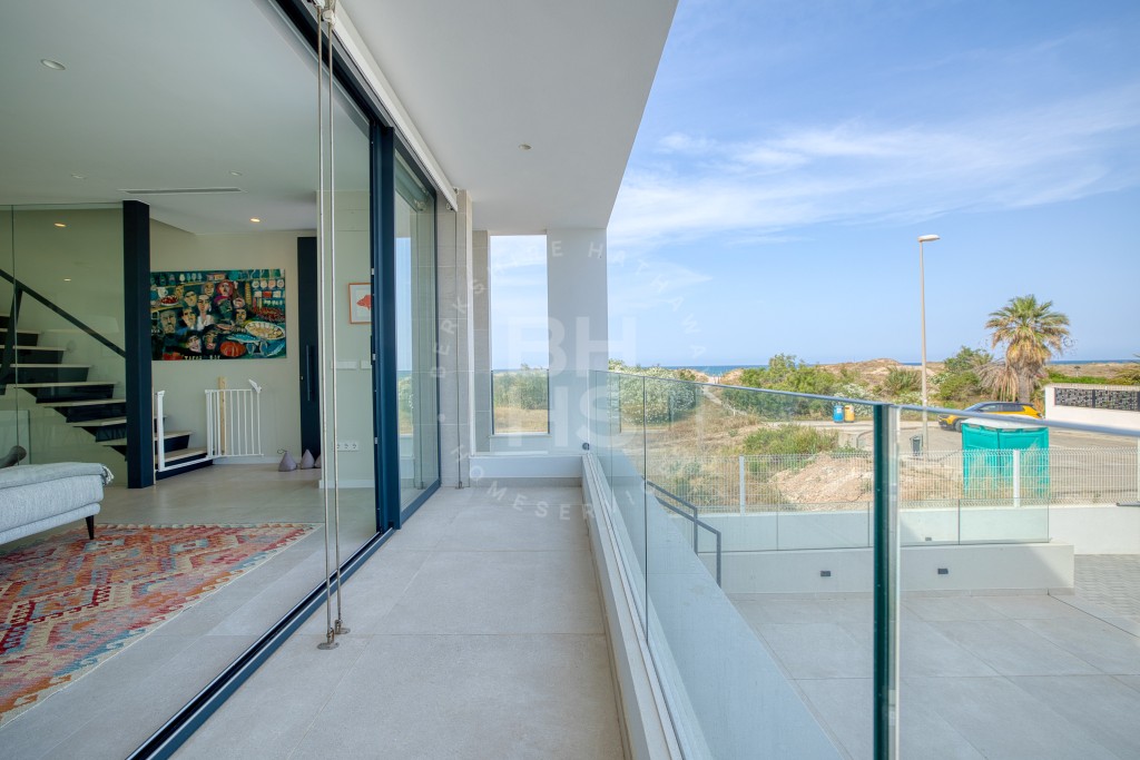 3 bedrooms Villa in Valencia, Spain No. 160143