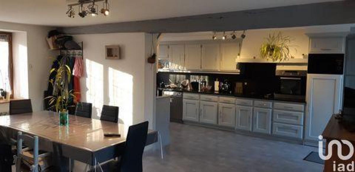 Casa de 4 dormitorios en Chabris, France No. 3637