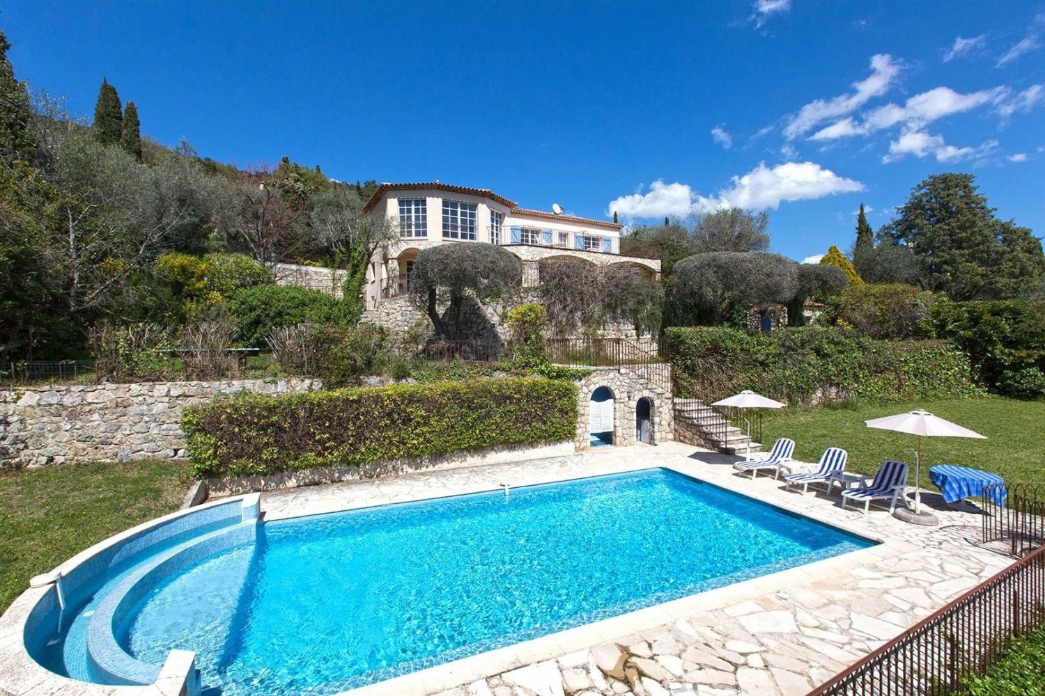 5 bedrooms Villa in Cabris, France No. 38295