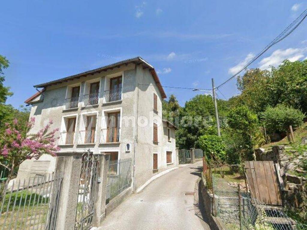 Квартира с 6 спальнями в Думенца, Италия № 283522