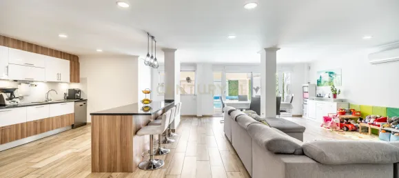 6 bedrooms Villa in Faro, Portugal No. 127727 2