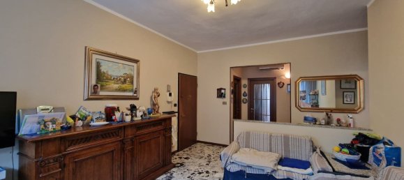 4 bedrooms Apartment in Vercelli, Italy No. 323365 4