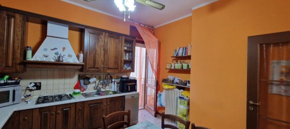 4 bedrooms Apartment in Vercelli, Italy No. 323365 8