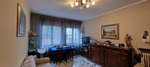 4 bedrooms Apartment in Vercelli, Italy No. 323365 3