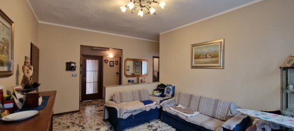 4 bedrooms Apartment in Vercelli, Italy No. 323365 2