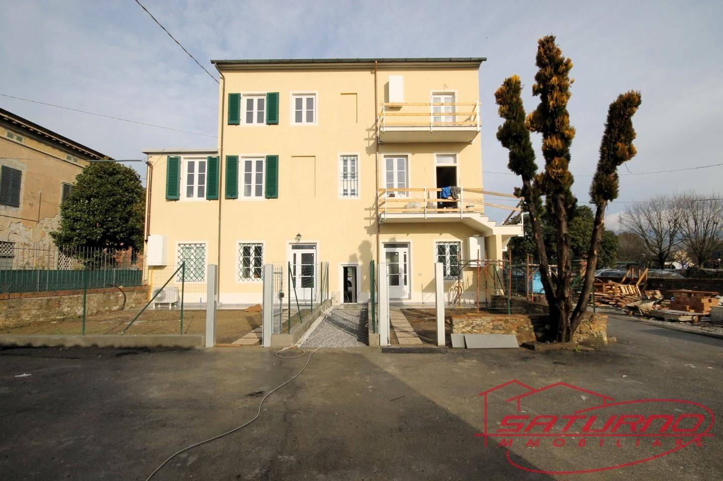 3 bedrooms Apartment in Capannori, Italy No. 42723