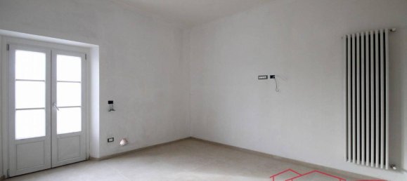 3 bedrooms Apartment in Capannori, Italy No. 42723 11