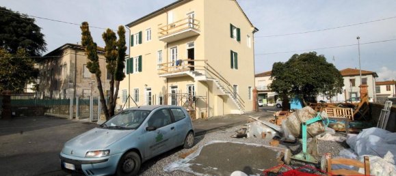 3 bedrooms Apartment in Capannori, Italy No. 42723 4