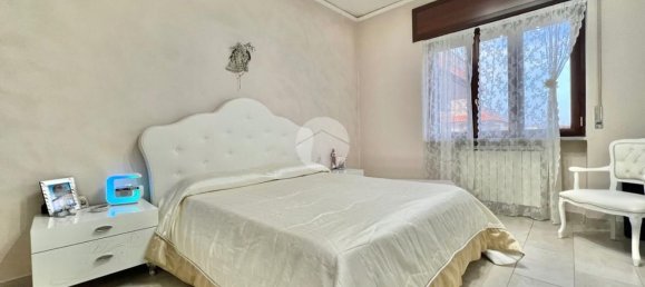 3 rooms Apartment in Marano di Napoli, Italy No. 77753 7