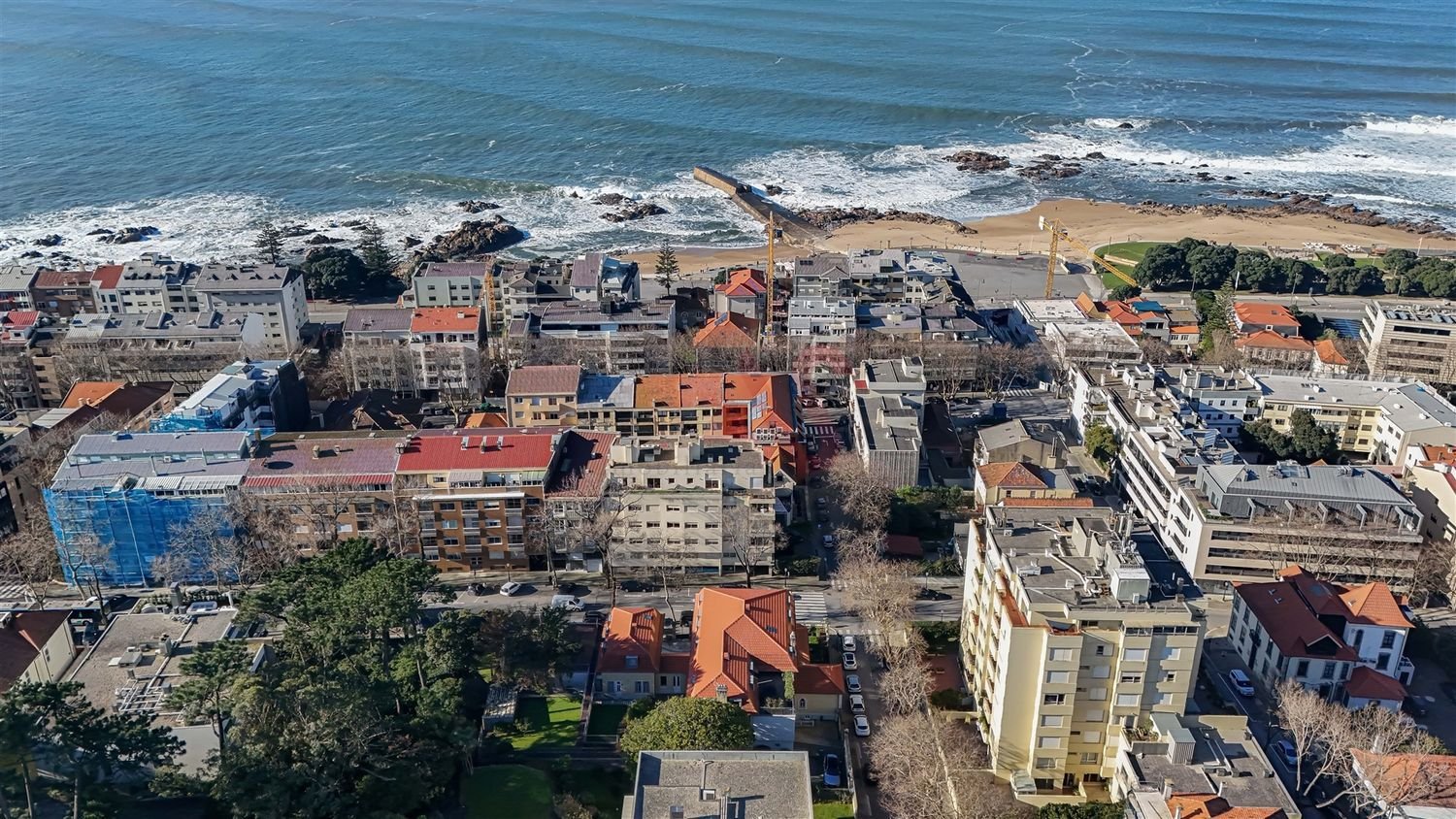 3 bedrooms Apartment in Porto, Portugal No. 106193