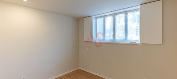 3 bedrooms Apartment in Porto, Portugal No. 106193 2