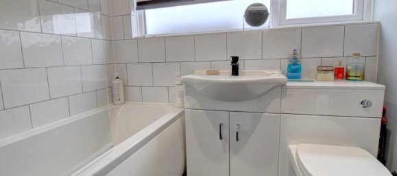 4 غرف نوم منزل في Crawley, United Kingdom رقم 10586 9