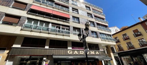 Apartamento de 4 dormitorios en Palencia, Spain No. 28633 3