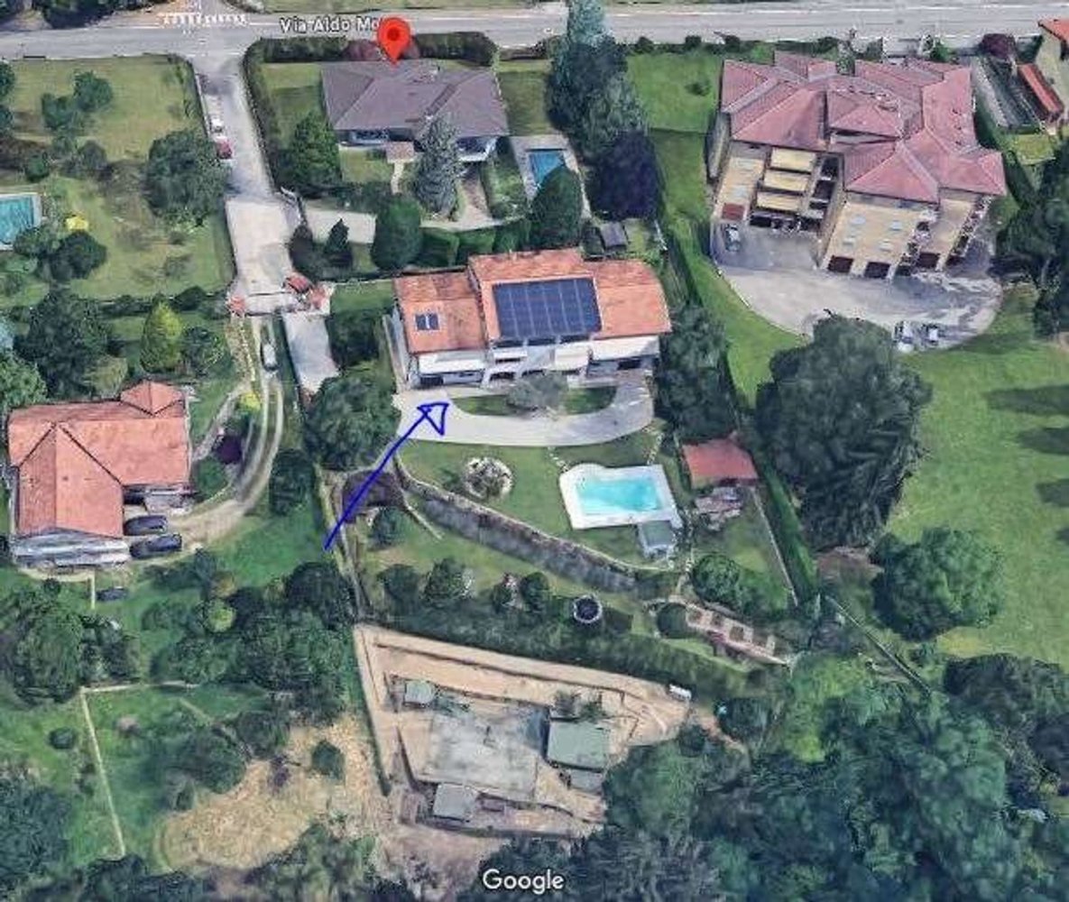 5 rooms Apartment in Imbersago, Italy No. 312044