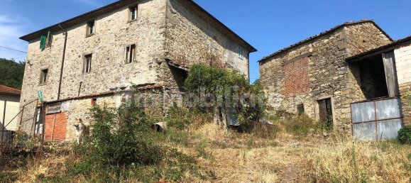 2 Schlafzimmer Wohnung in Caprese Michelangelo, Italy, Nr. 151916 8