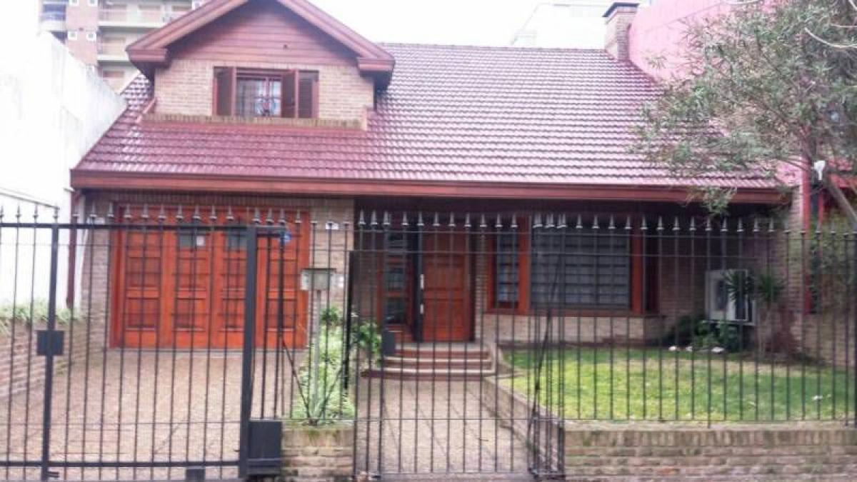 3 bedrooms House in Quilmes, Argentina No. 10283