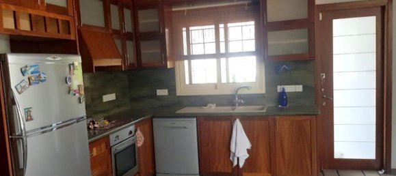 4 bedrooms Villa in Limassol, Cyprus No. 2111 3