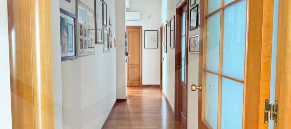 Apartamento de 5 habitaciónes en Bari, Italy No. 17878 11