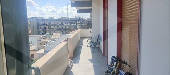 Apartamento de 5 habitaciónes en Bari, Italy No. 17878 12